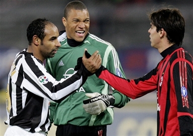 莫雷托：罗马已经问价科林蒂安前锋尤里-阿尔贝托（莫雷托：罗马已向科林蒂安询问尤里-阿尔贝托的报价）