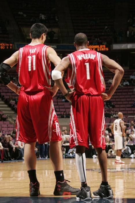 布兰登·威廉姆斯成奇兵，追平赛季最高得分，独行侠战胜火箭（布兰登·威廉姆斯化身奇兵，追平赛季得分纪录，独行侠力克火箭）