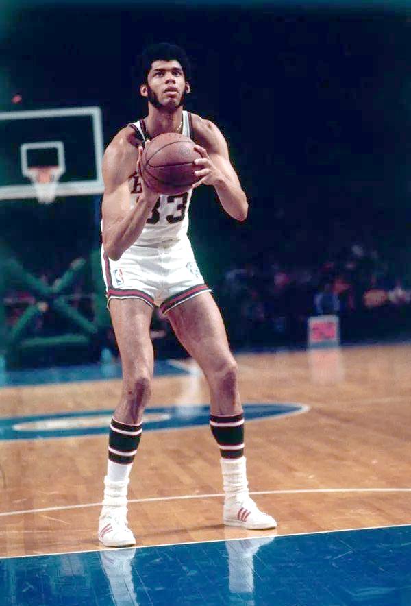 淮北市相山区：第二届职工运动会开幕 职工赛场展活力（淮北相山区第二届职工运动会拉开帷幕 职工赛场尽显活力）