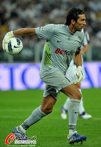 篮球湖人替补球员贡献关键篮板（湖人替补抢下关键篮板）