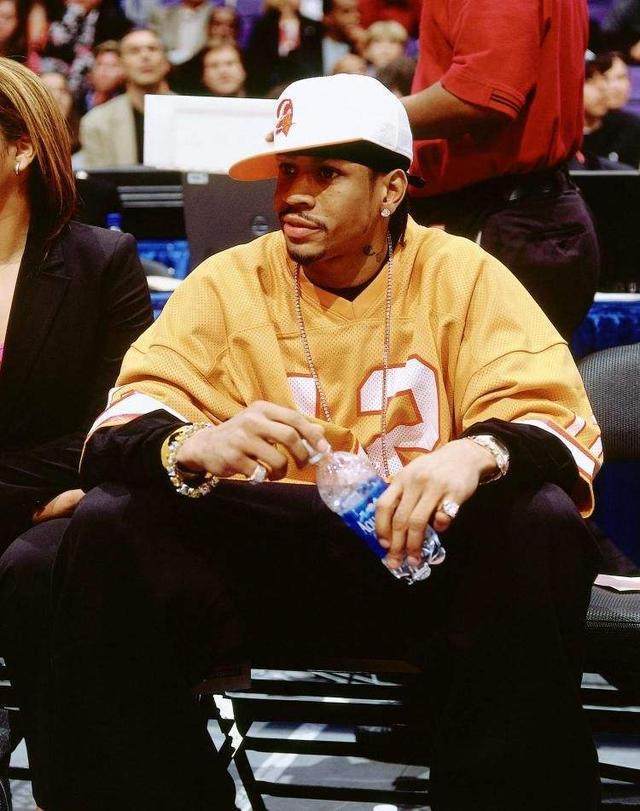 西媒：加西亚被阿拉维斯球员肘击后出现头晕，因此半场被换下（西媒：遭阿拉维斯球员肘击后头晕，加西亚半场提前退场）