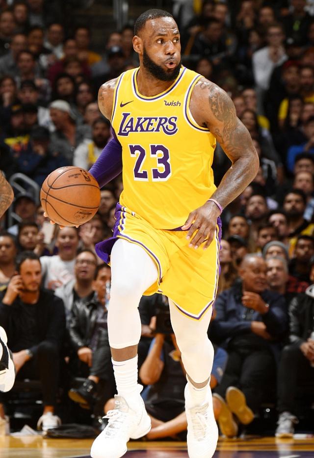 🎮布达佩斯Major：高歌猛进！FaZe2-0横扫老鼠晋级半决赛（🎮布达佩斯Major：FaZe2-0零封老鼠，强势挺进半决赛）