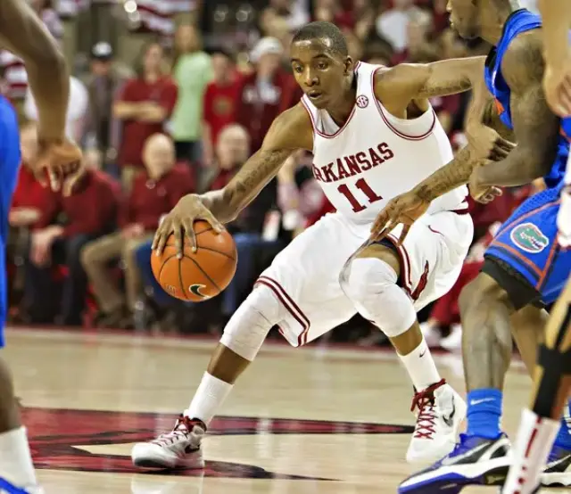 1-2！阿森纳遭读秒绝杀！曼城3-0大胜差2分，日本中场绝平利物浦（阿森纳1-2读秒遭绝杀，曼城3-0大胜将分差缩至2分，日本中场读秒绝平利物浦）