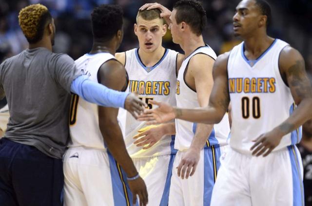 熟悉么？图片报：慕尼黑1860极端球迷在拜仁训练场涂鸦（图片报：1860慕尼黑极端球迷在拜仁训练基地喷涂涂鸦）