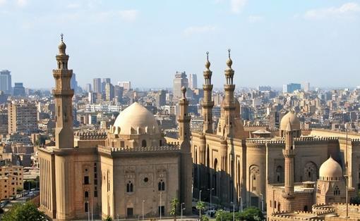 记者：恩德里克1月租借去里昂，正筹备搬家但皇马告知先等等（记者：恩德里克预计1月租借赴里昂，已准备搬家但被皇马要求等待）