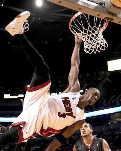 迪格雷戈里奥：库普踢左中卫？强大的球员能在任何位置上踢球（迪格雷戈里奥谈库普踢左中卫：强者能适应任何位置）